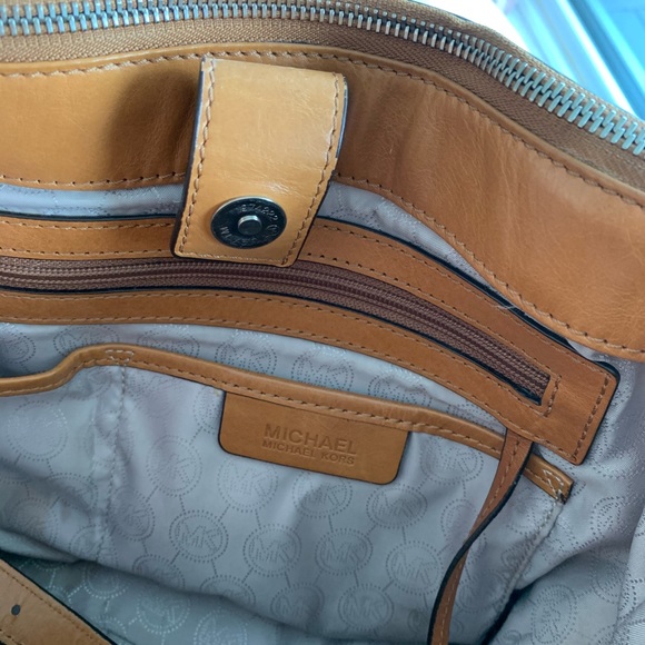 MICHAEL KORS Large Crossbody/Tote - Picture 8 of 10